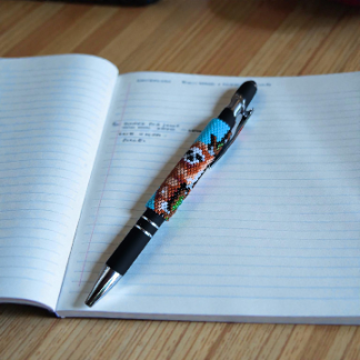 Kugelschreiber mit Perlenumrandung Fauli in Peyote-Technik 42x22 Reihen