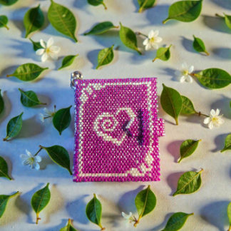 Fotobuch Schlüsselanhänger aus Perlen mit Pfotenmotiv in Peyote-Technik