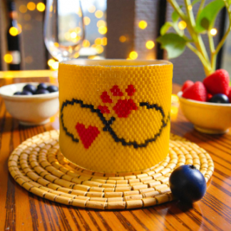 Windlichtumrandung klein Hundeliebe mit Herzrhythmus- und Pfotenmotiv in Peyote-Technik