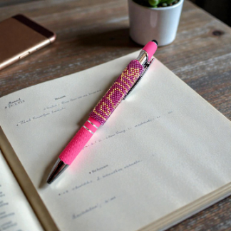 Kugelschreiber mit Perlenumrandung Queen in Peyote-Technik 42x22 Reihen