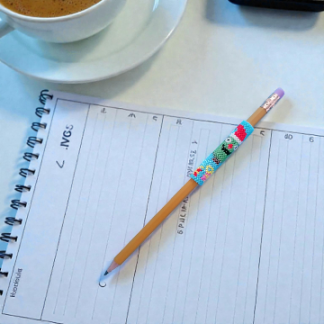 Bleistift mit Perlenumrandung WBaum in Peyote-Technik 32x22 Reihen